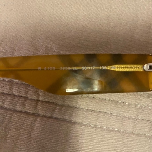 Used authentic Burberry Sunglasses - Picture 2 of 5